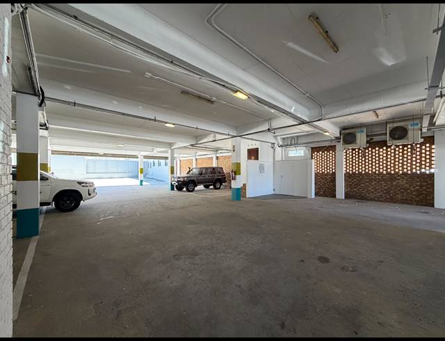 87M² BUILDING TO LET IN SALT RIVER